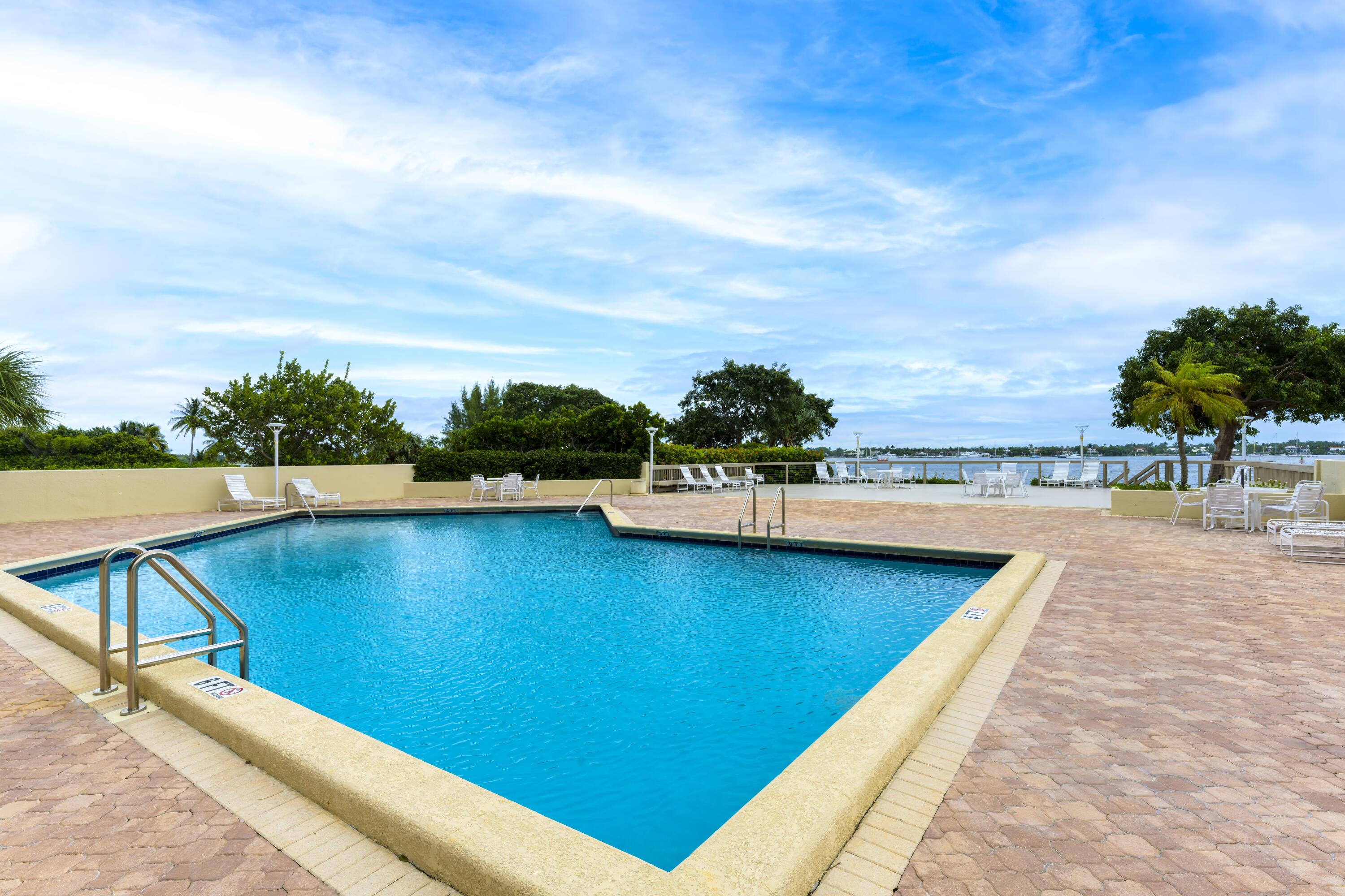 PALM BEACH HOUSE CONDO - Residential