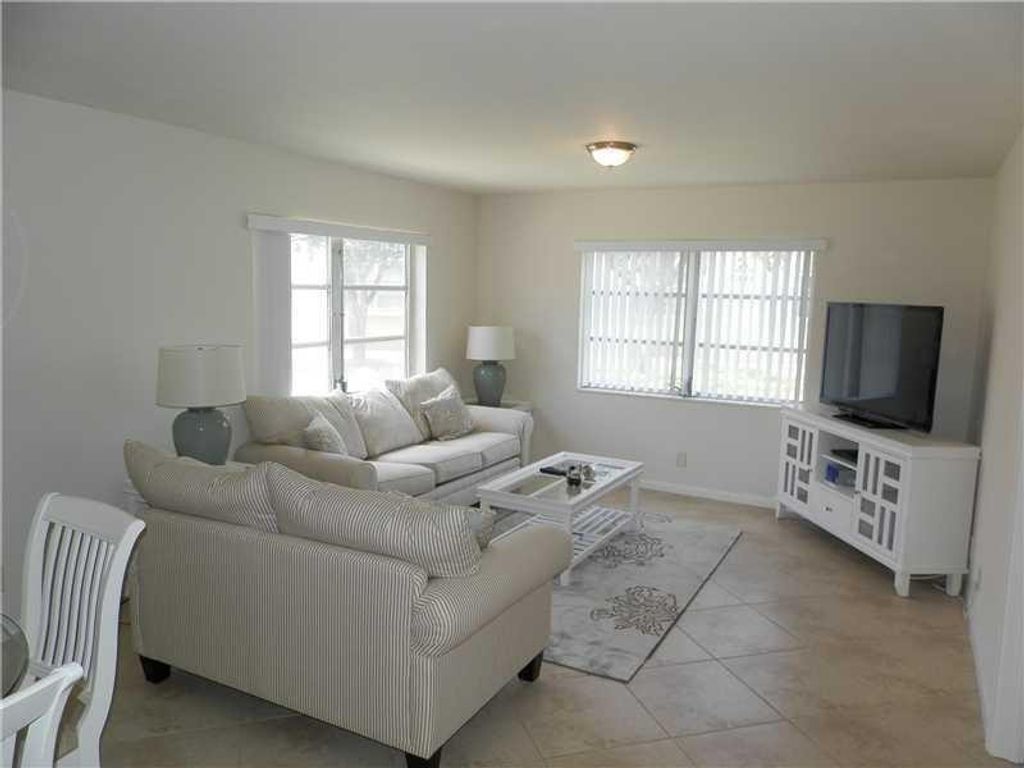 Photo of 124 NE 19th Court #116B, Wilton Manors, FL 33305 (MLS # F10549821)