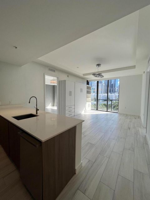 201 SW 17th Road 810 Miami FL 33129