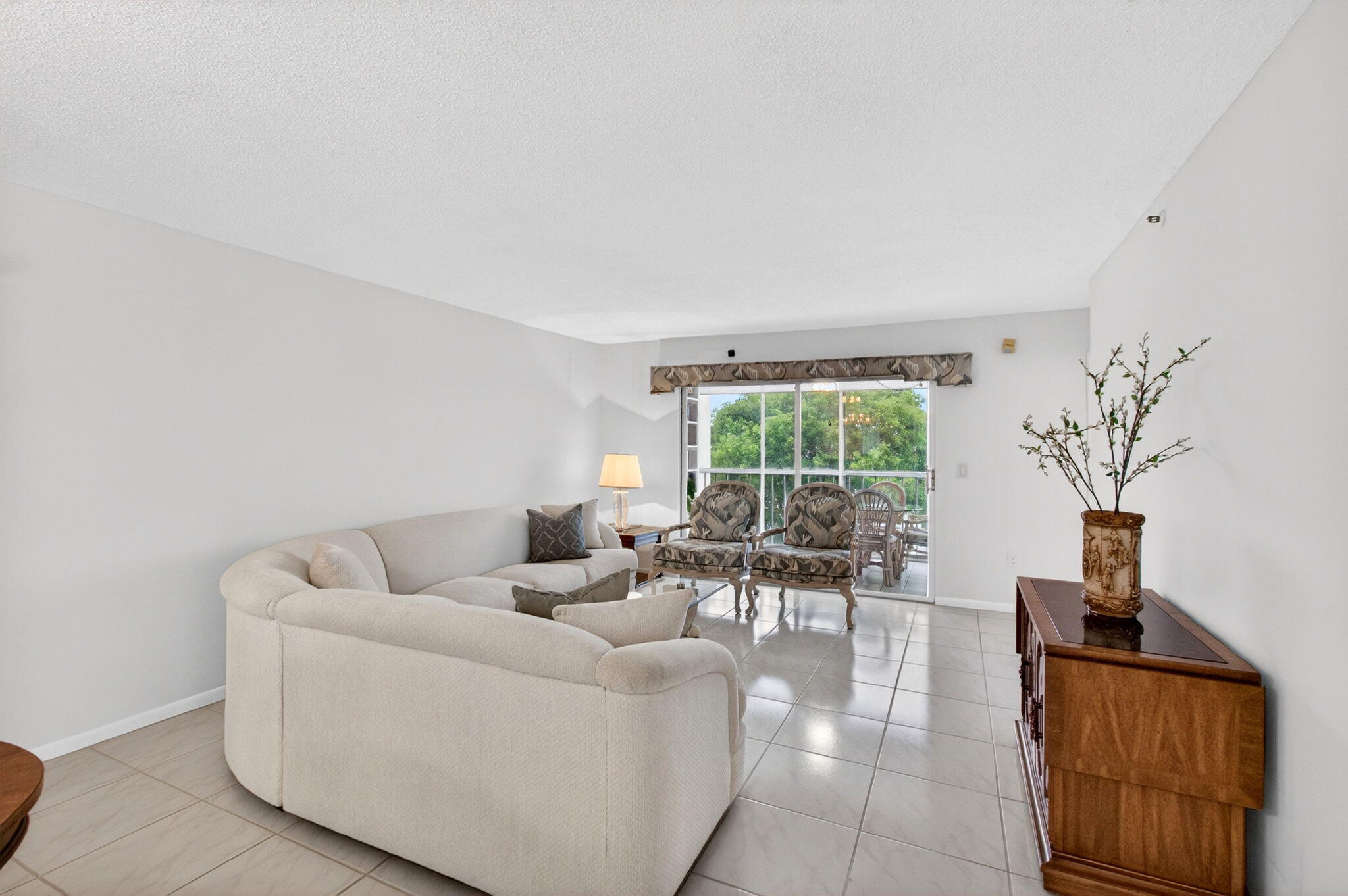 HUNTINGTON POINTE - Residential