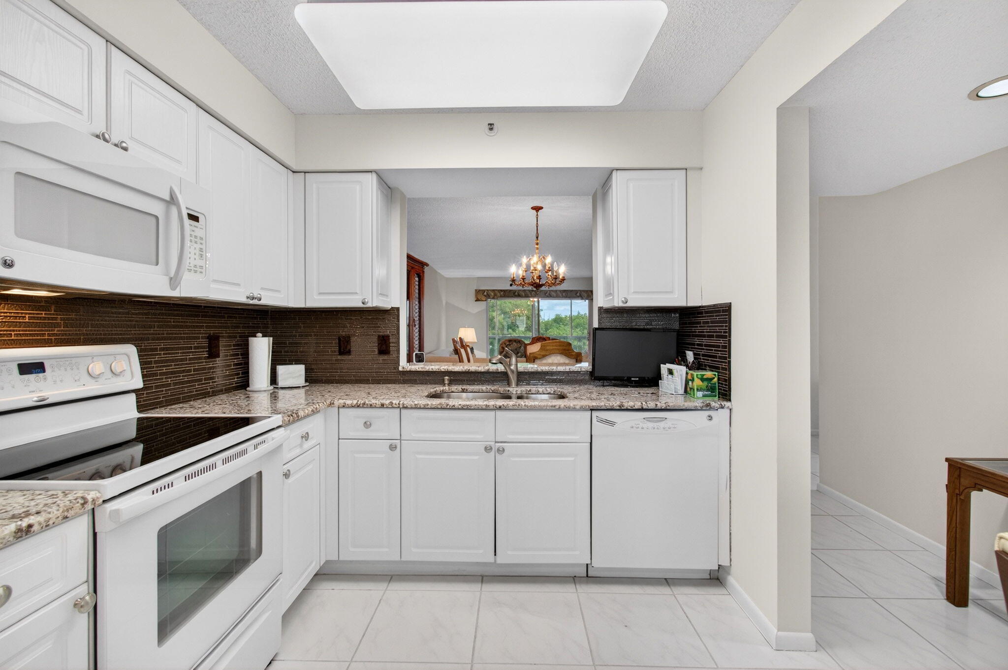 HUNTINGTON POINTE - Residential