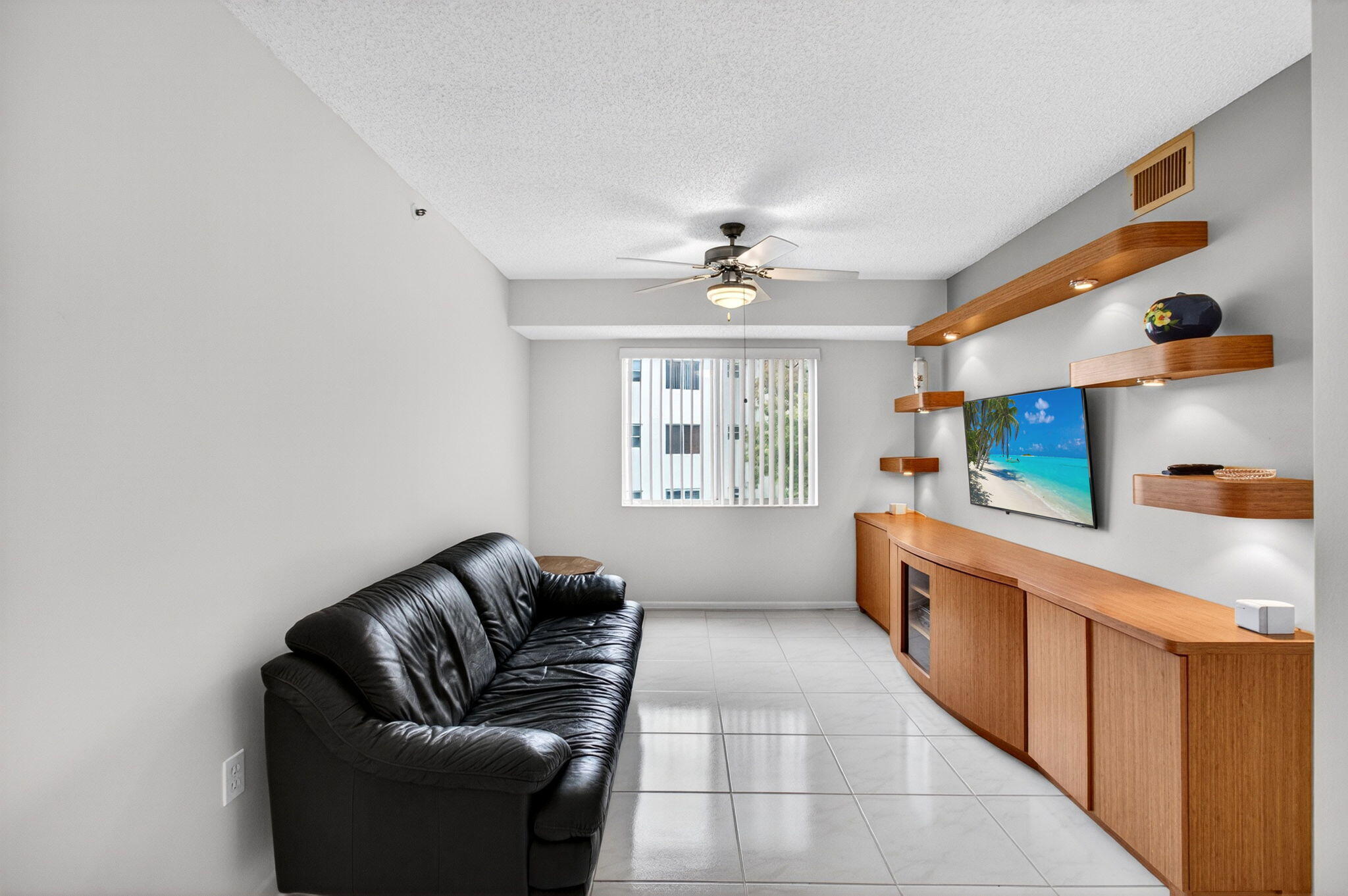 HUNTINGTON POINTE - Residential