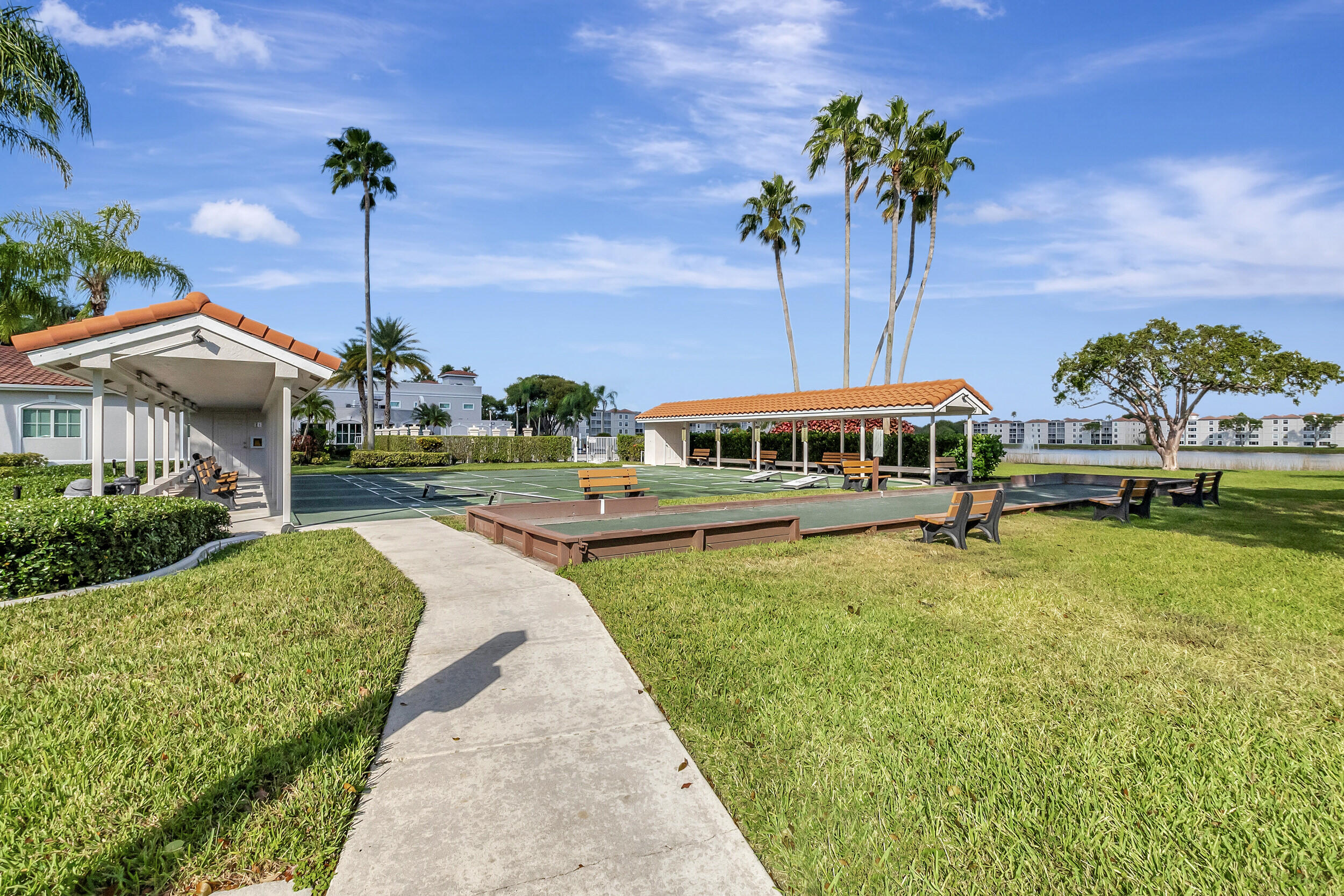 HUNTINGTON POINTE - Residential