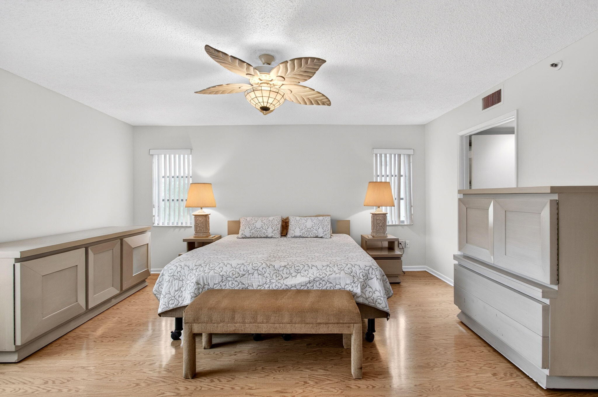 HUNTINGTON POINTE - Residential