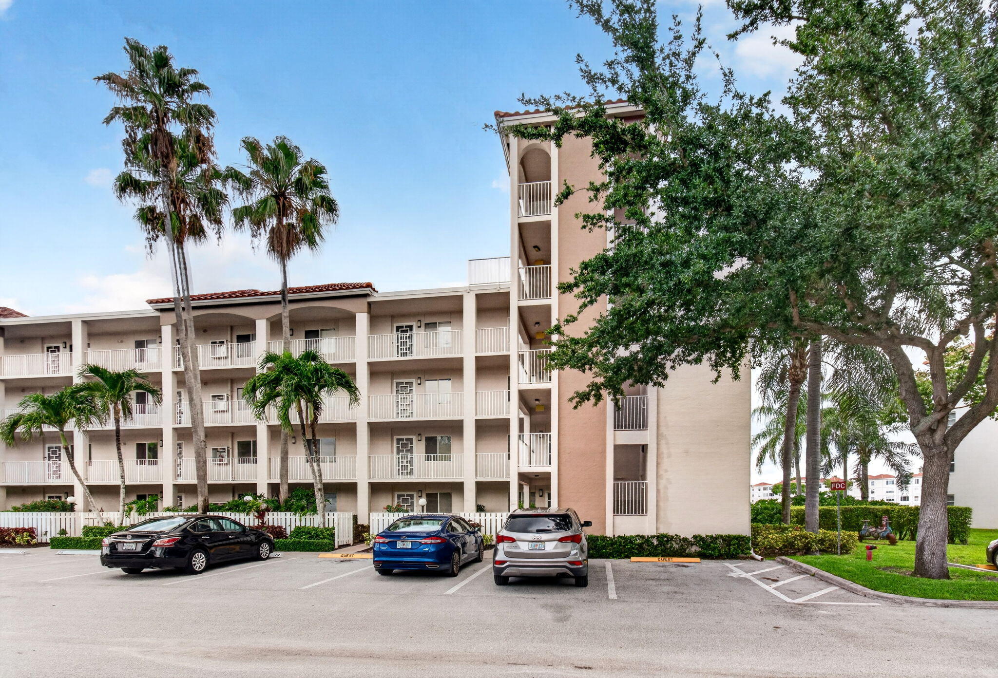 HUNTINGTON POINTE - Residential