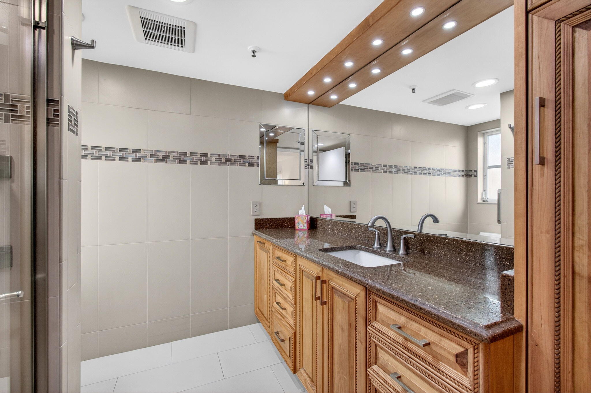 HUNTINGTON POINTE - Residential