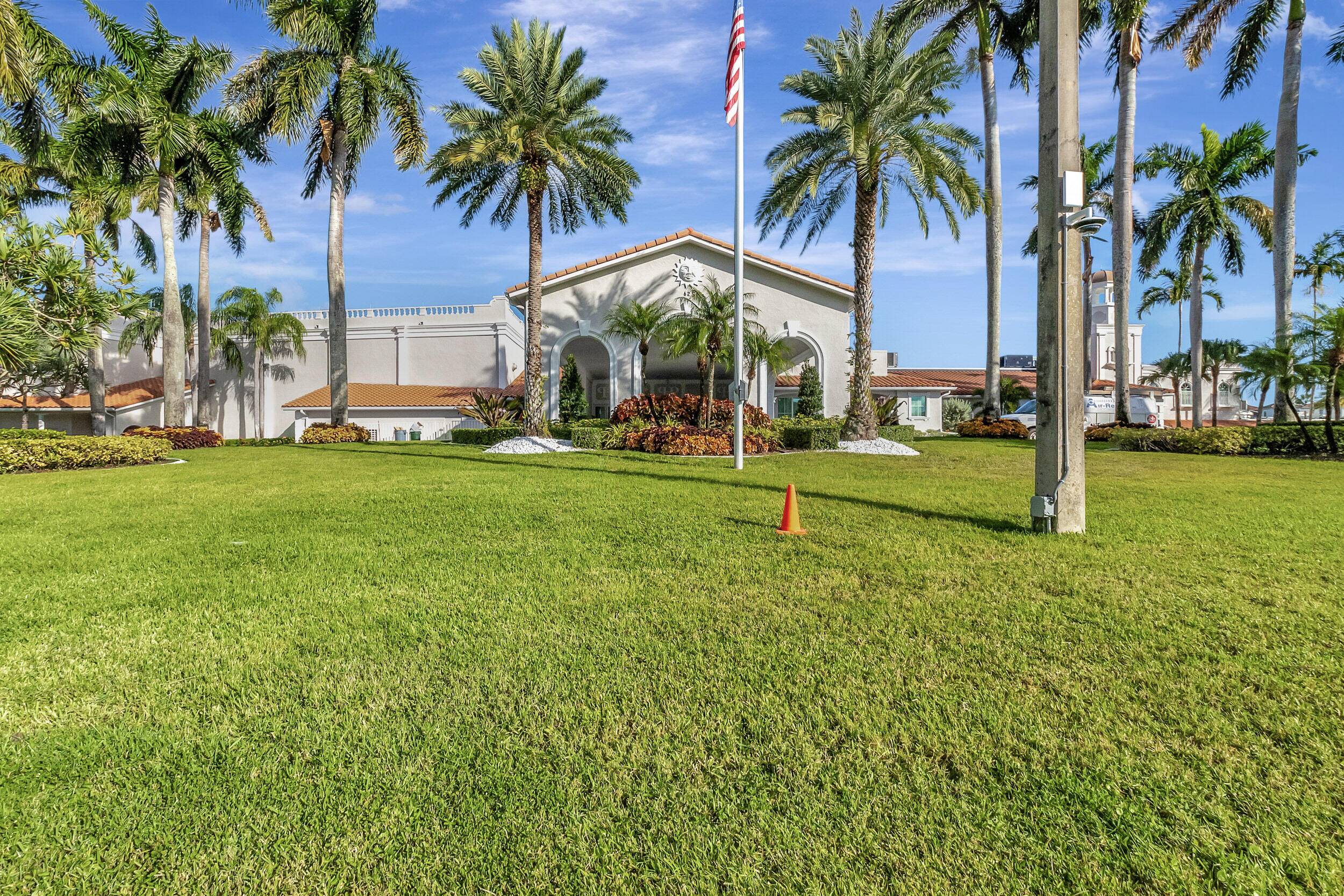 HUNTINGTON POINTE - Residential
