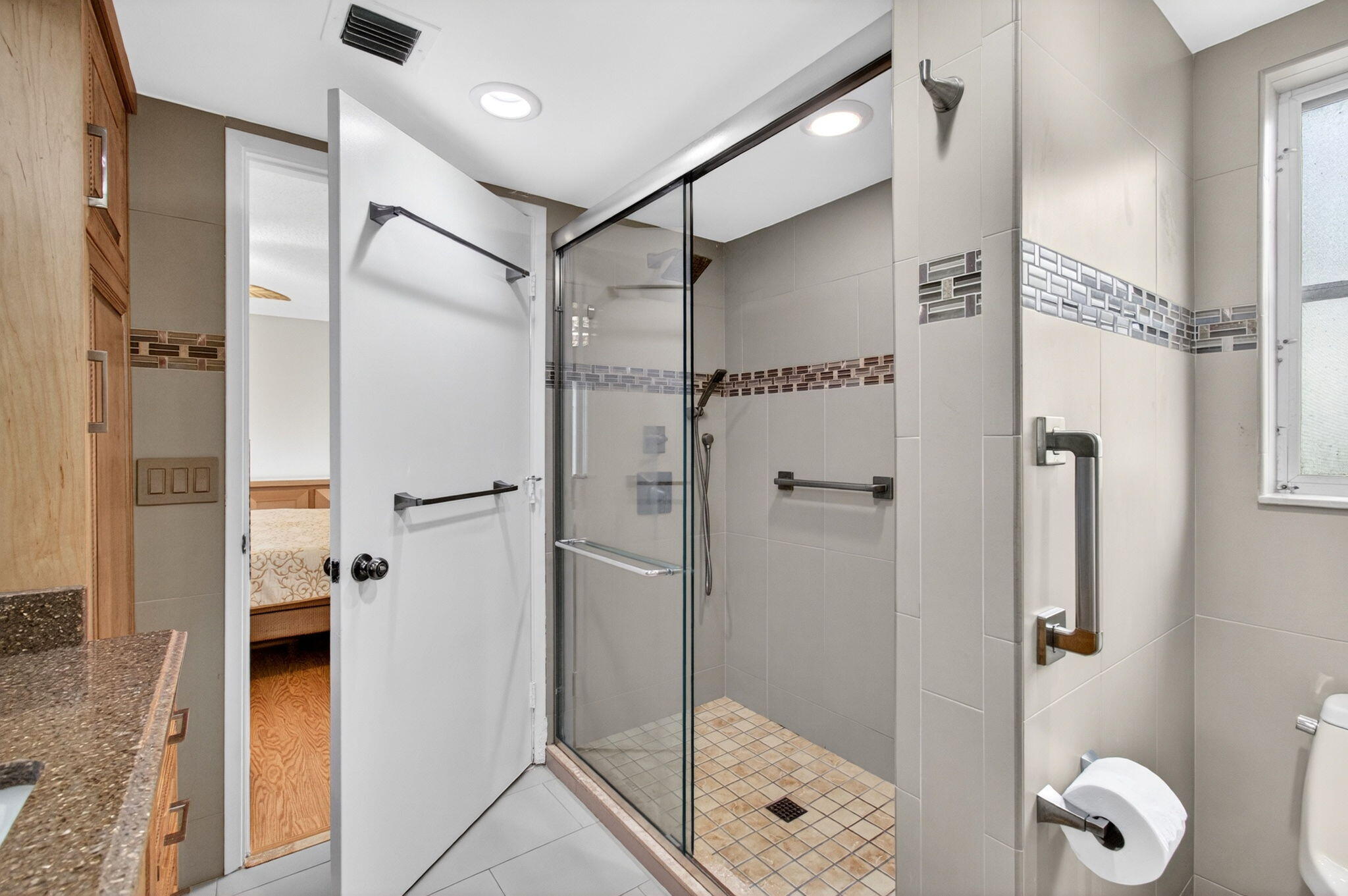 HUNTINGTON POINTE - Residential