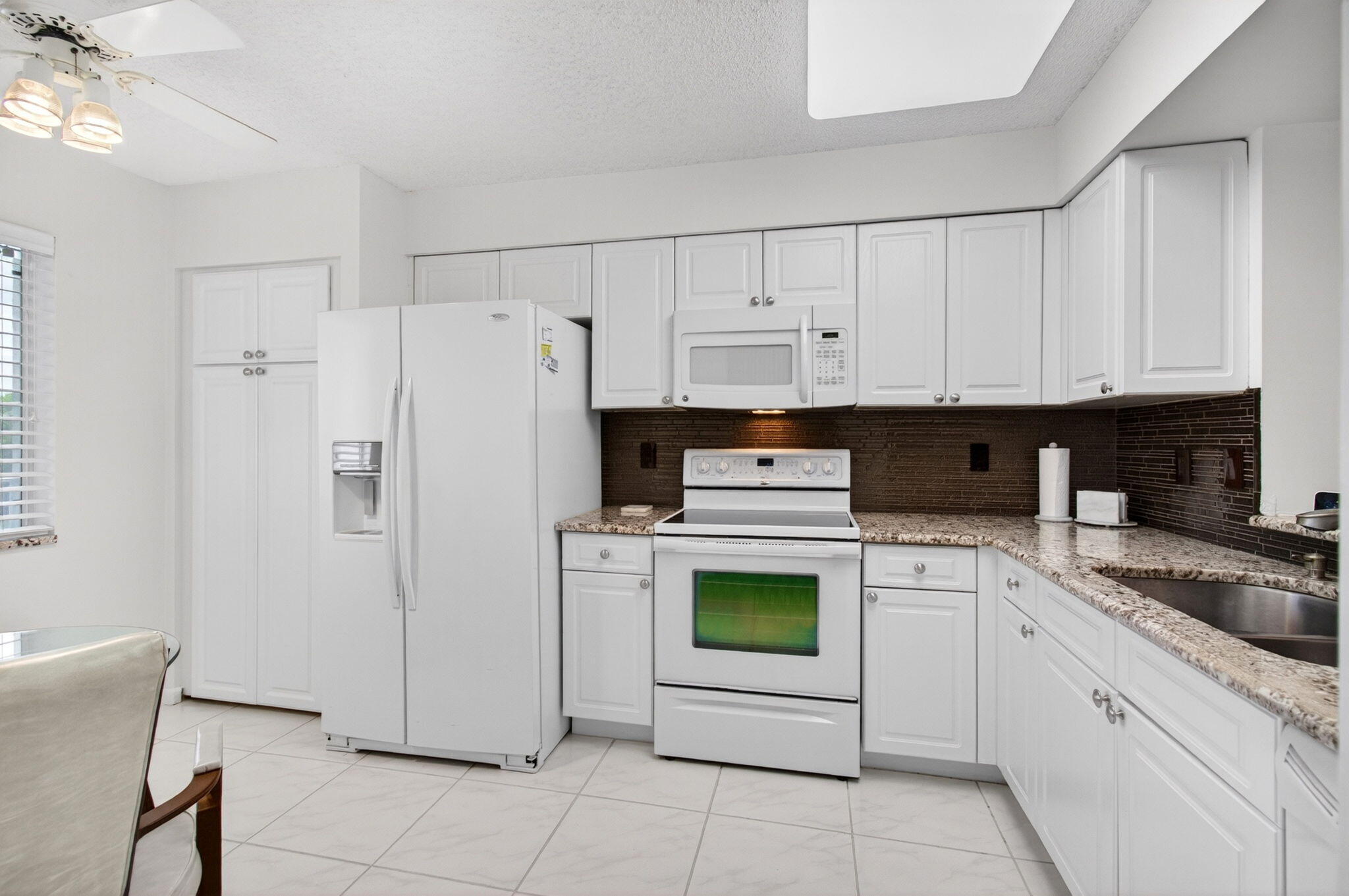 HUNTINGTON POINTE - Residential