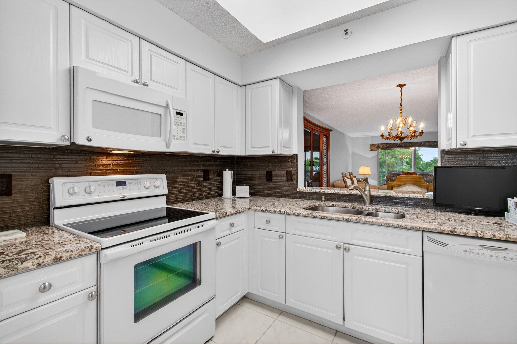 HUNTINGTON POINTE - Residential