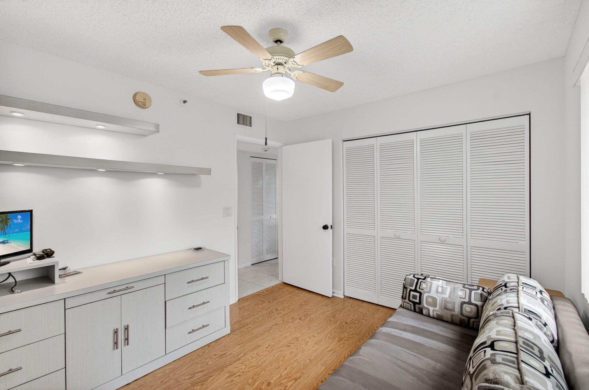 HUNTINGTON POINTE - Residential