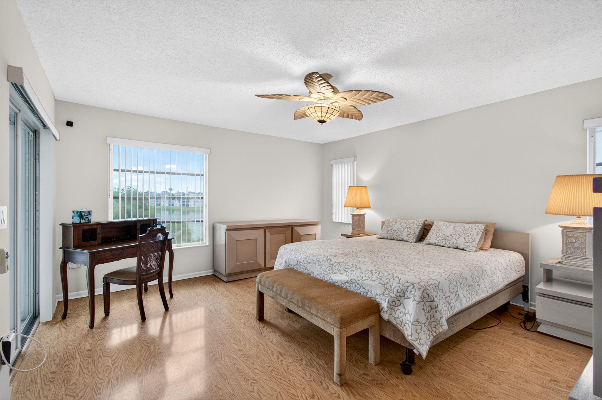 HUNTINGTON POINTE - Residential