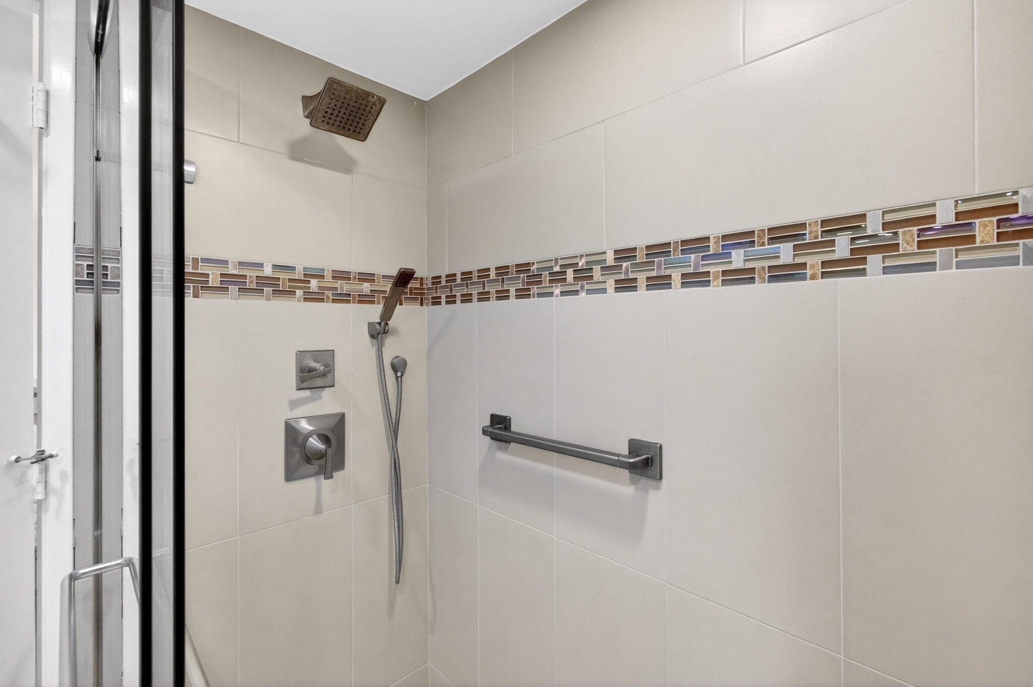 HUNTINGTON POINTE - Residential