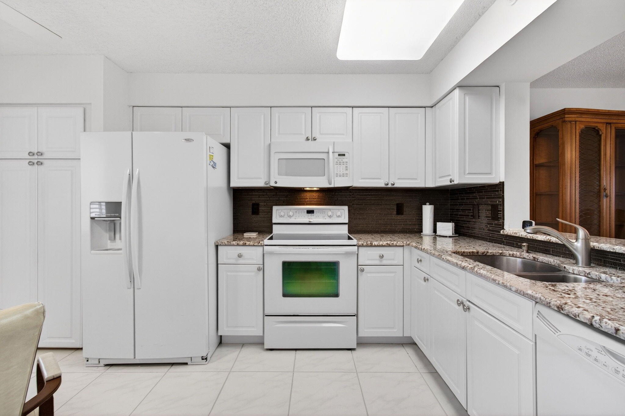 HUNTINGTON POINTE - Residential