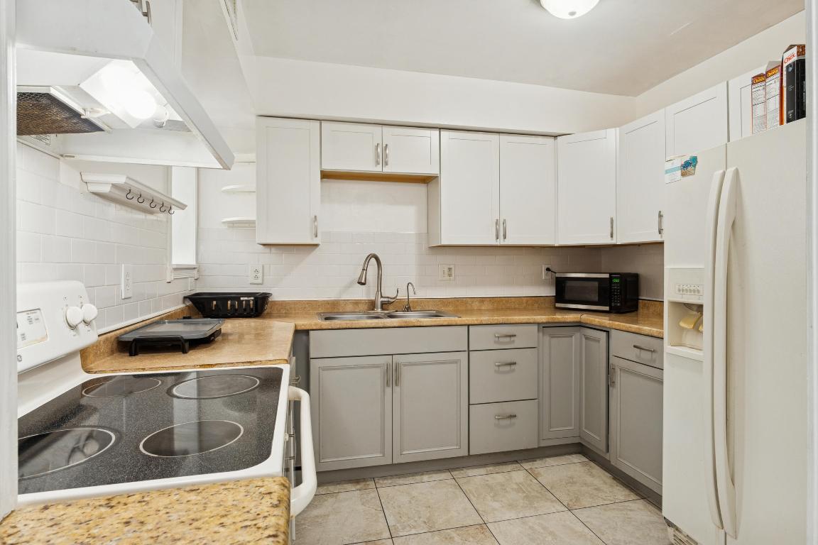 View photos, virtual tours, details... 9930 Pineapple Tree Drive 112