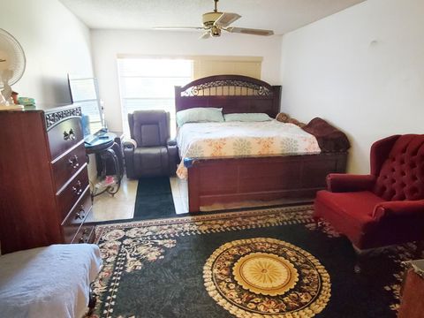 Tiny photo for 4195 Lucerne Villas Lane, Lake Worth, FL 33467 (MLS # R11151037)