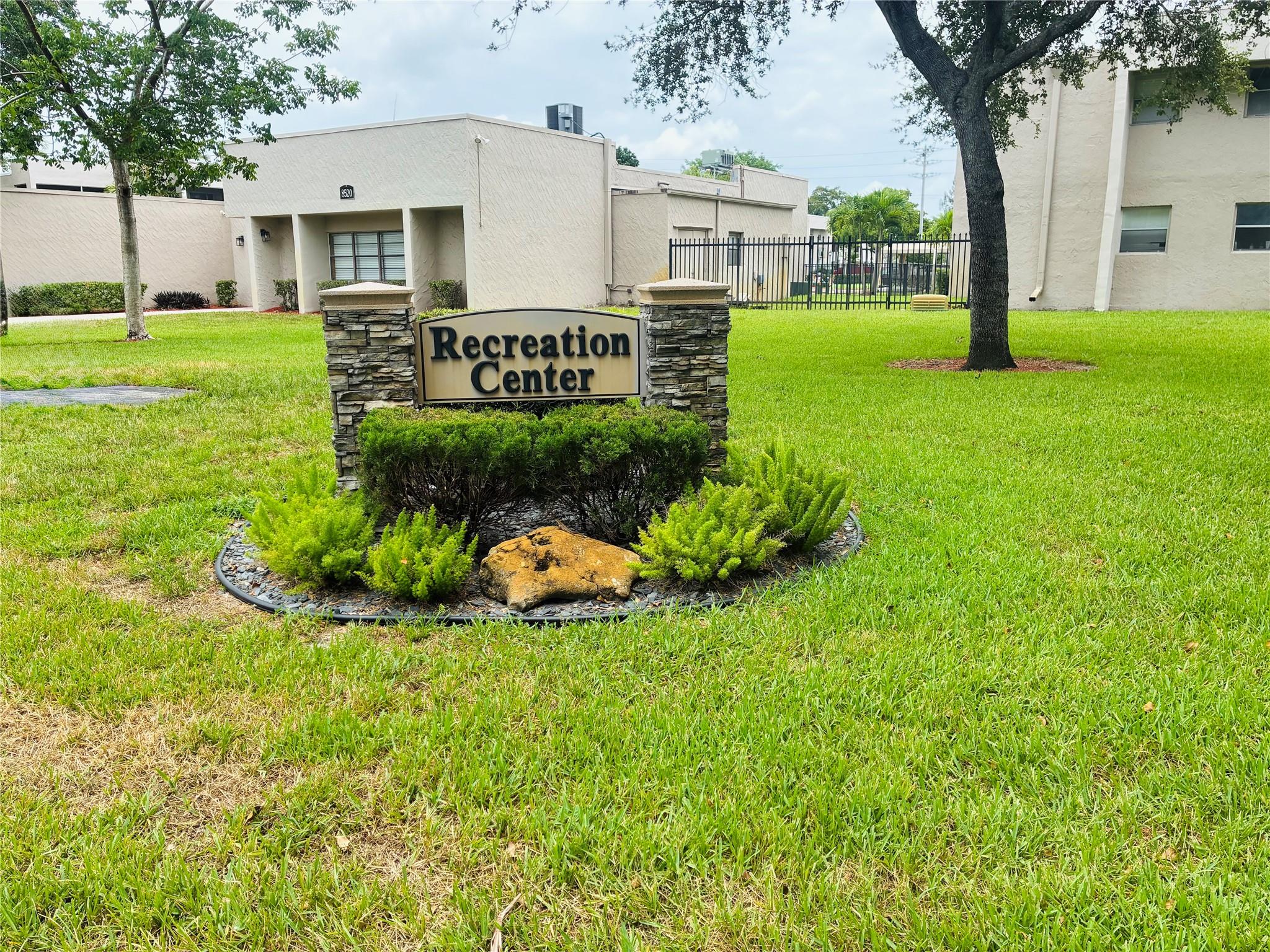 Wonderful corner unit on top floor of this quiet and beautiful community in Davie. 2 nice size bedrooms and 2 full bathrooms, with a combination of title and Bambu floors and an open concept kitchen plus Impact windows !!! Community offers pool, tennis and community room. Super good location, close to I595, for easy access to Fort Lauderdale airport.