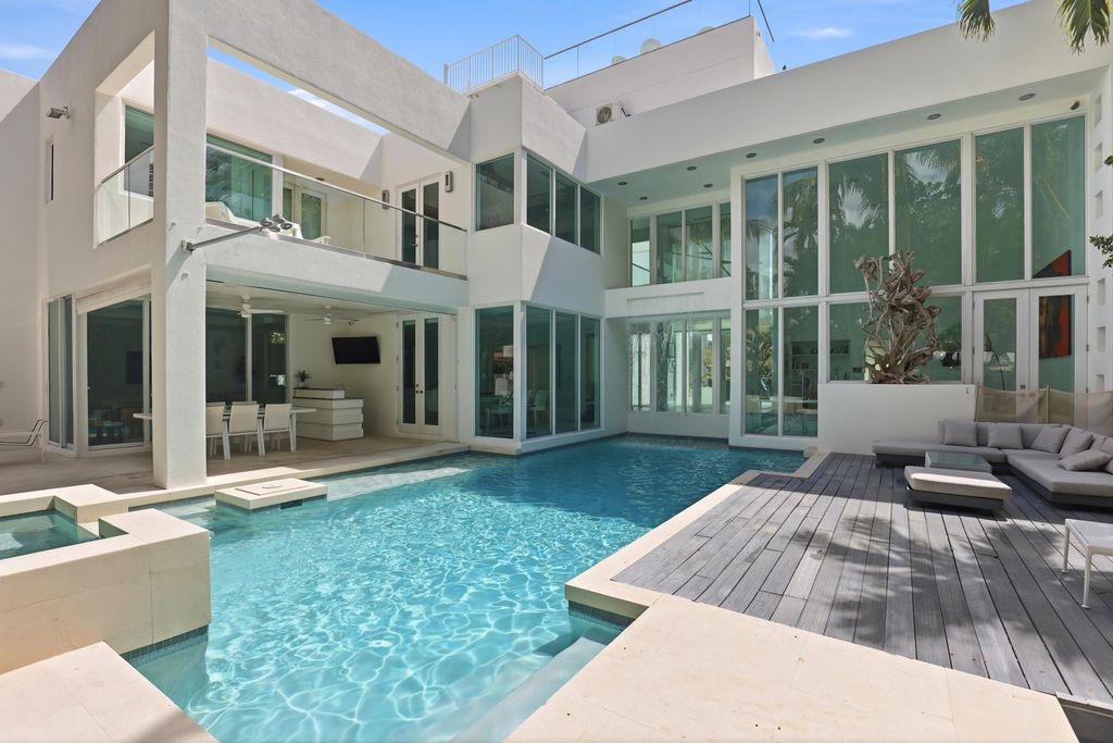 Photo of 3017 N Atlantic Boulevard, Fort Lauderdale, FL 33308 (MLS # B26017364)