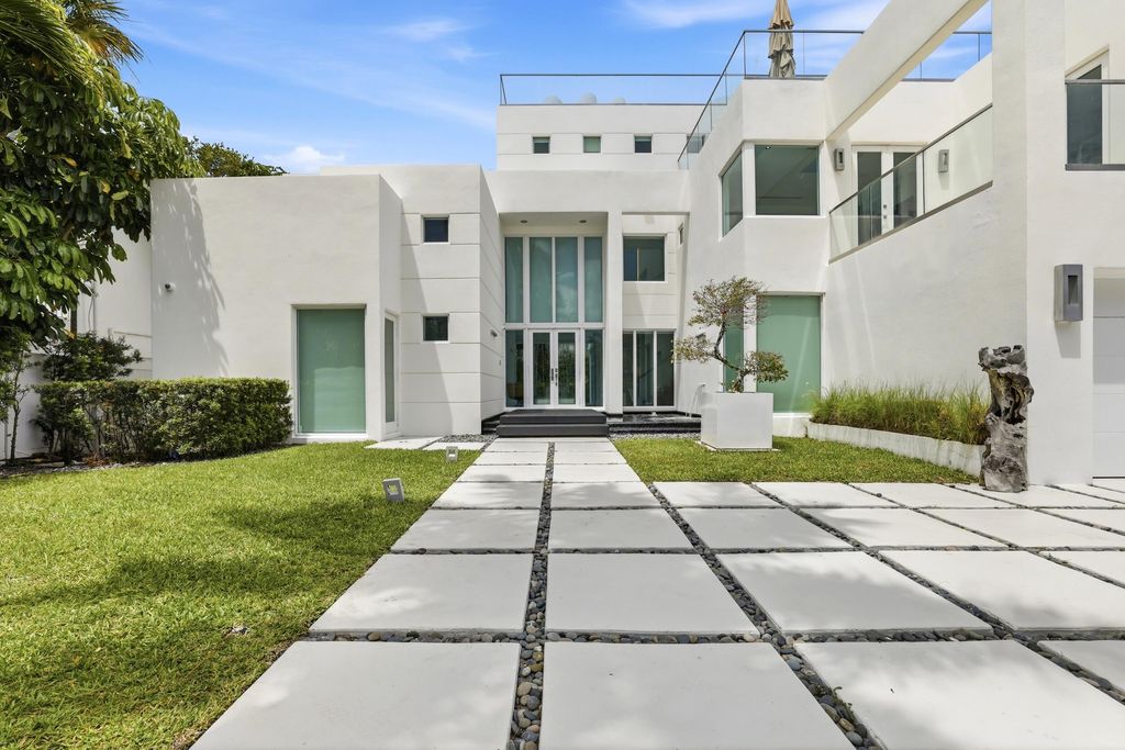 Photo of 3017 N Atlantic Boulevard, Fort Lauderdale, FL 33308 (MLS # B26017364)