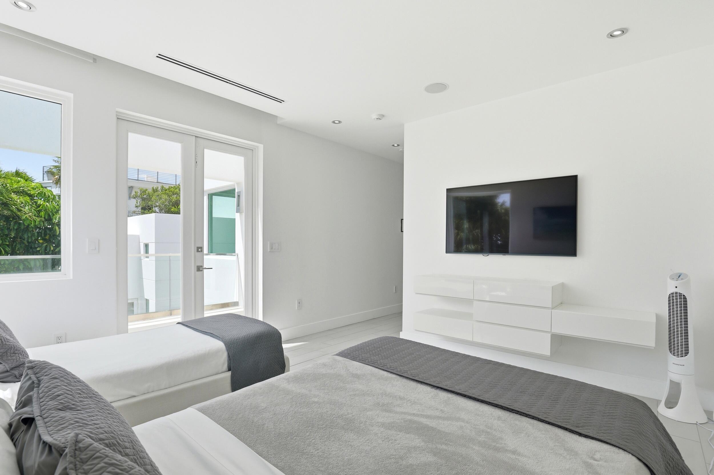 LAUDERDALE BEACH - Residential