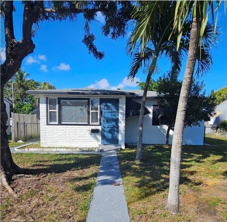 Beautiful Single family home in Hollywood 2bed /1bath recently update with new floor, laminate wood floors in bedrooms, upgraded bathroom, this charming house has a separate laundry room, large back yard to enjoy with family and has a storage shed. Great location, just east of I-95, it’s minutes away from new Dania Point Mall, 5 minutes away from downtown Hollywood, and 10 minutes from the beach. Make this your new home! Rapid Approval