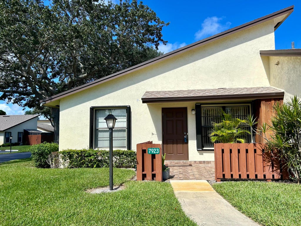 Photo of 7923 SE Villa Circle, Hobe Sound, FL 33455 (MLS # R10842252)