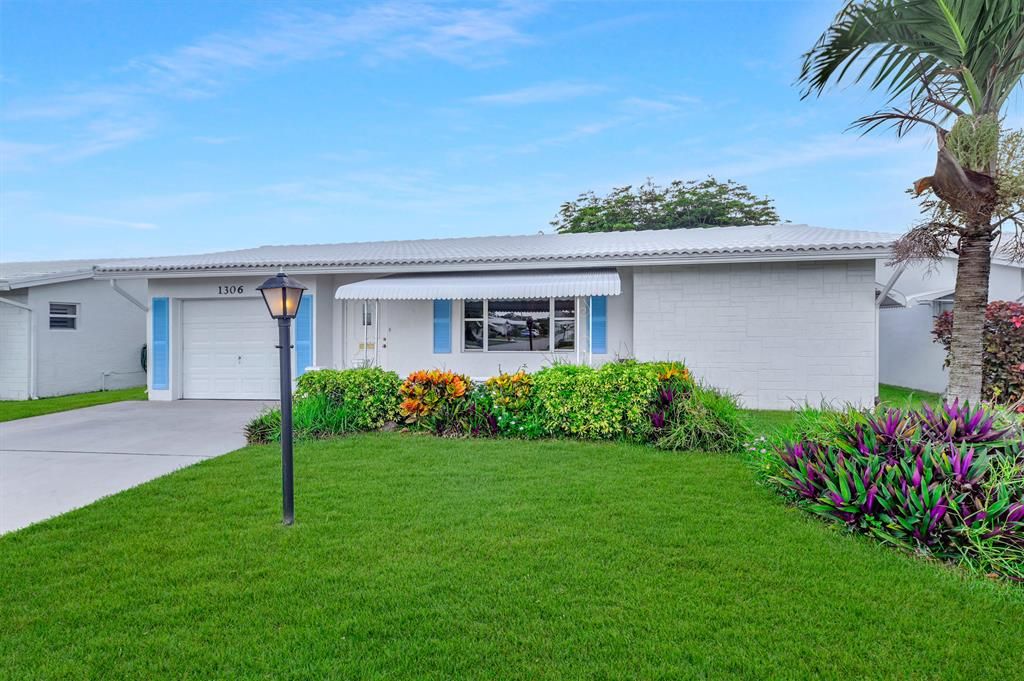 Photo of 1306 SW 23rd Street, Boynton Beach, FL 33426 (MLS # R10721866)
