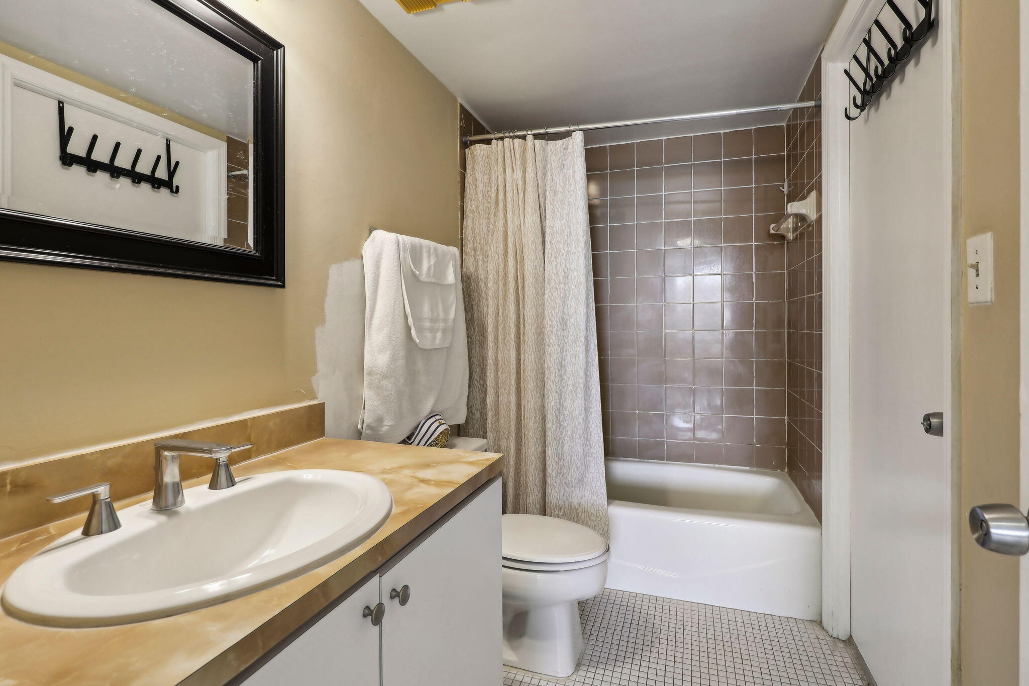 GREENWICH PH I CONDO - Residential
