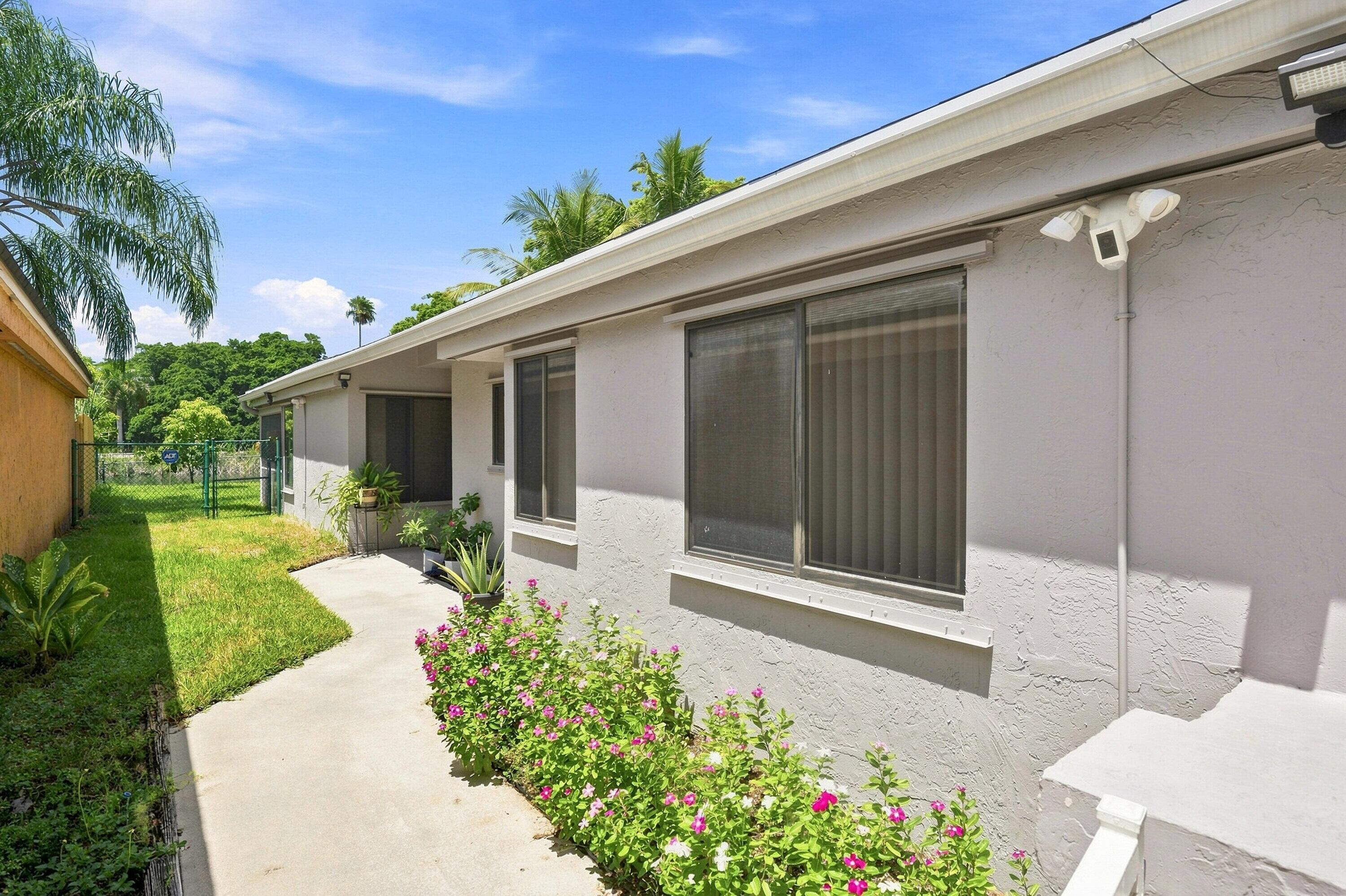 2385 NW 34TH Terrace, Coconut Creek, FL, 33066/$549,000 4 2385 NW 34TH Terrace