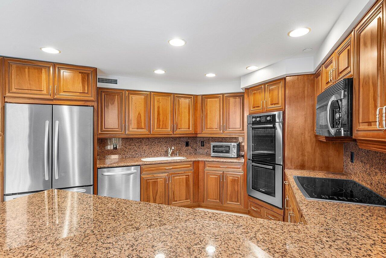 FAIRWAY POINT CONDO - Residential