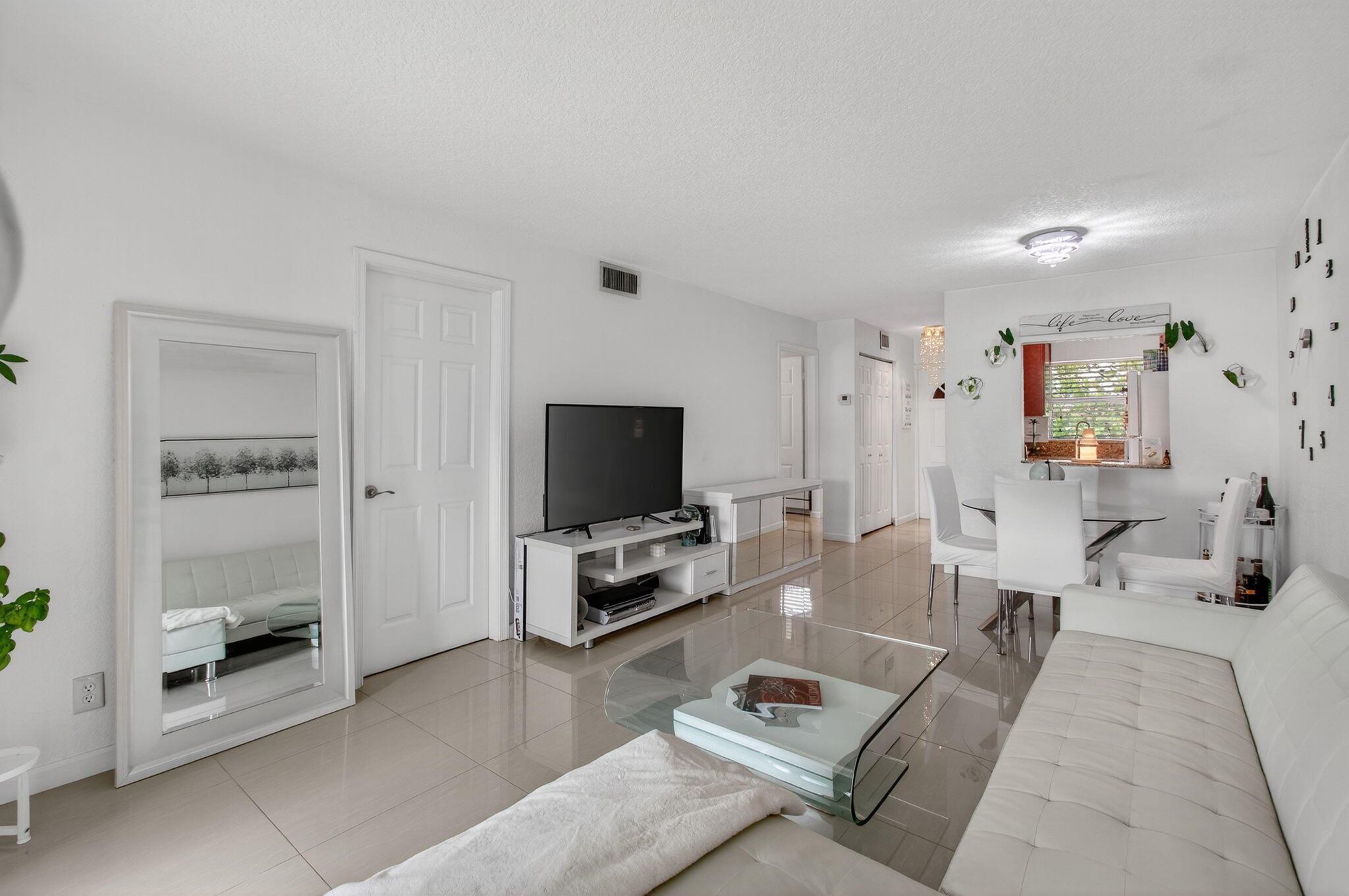 9915 Sandalfoot Boulevard 418