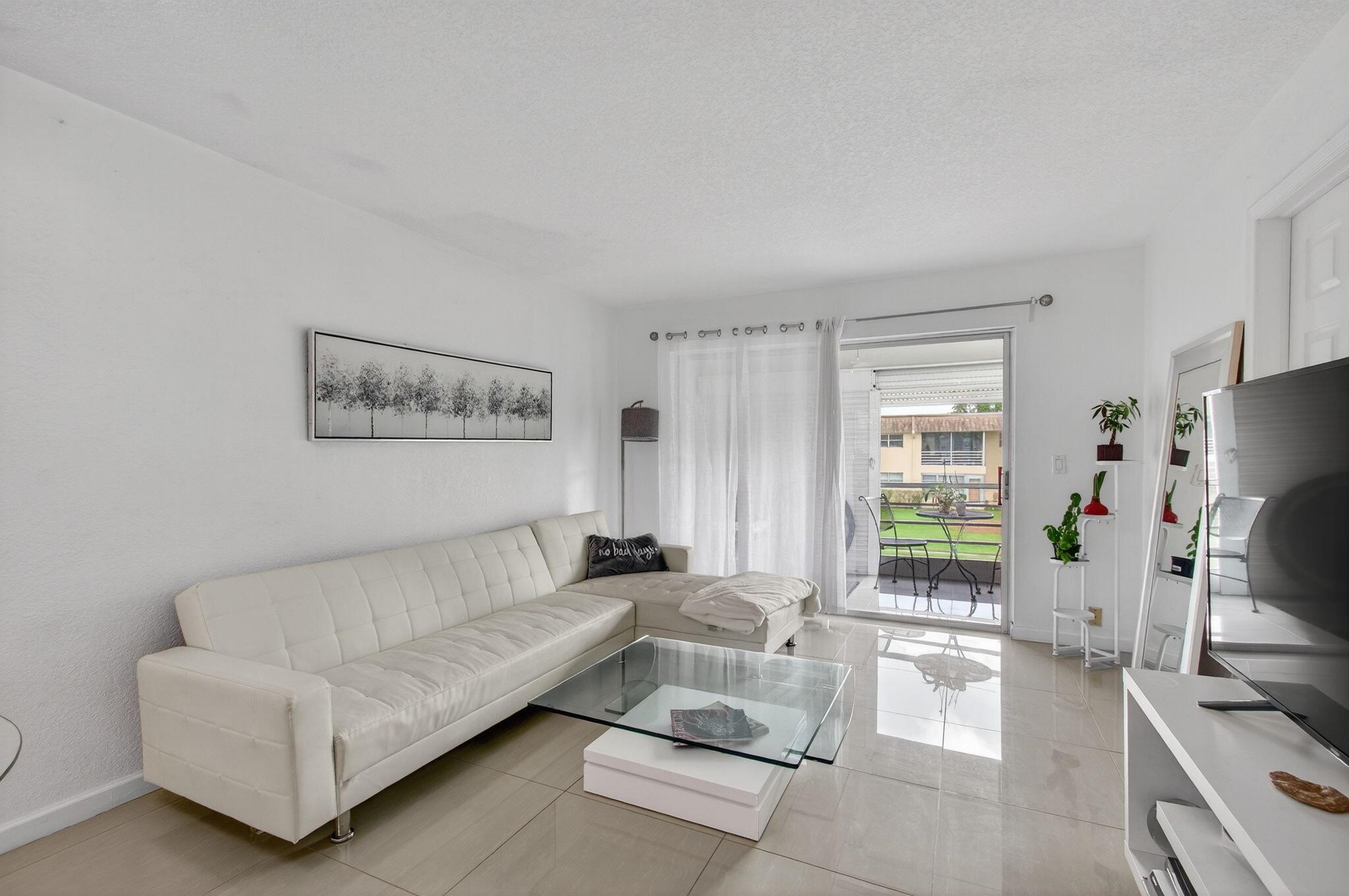 9915 Sandalfoot Boulevard 418