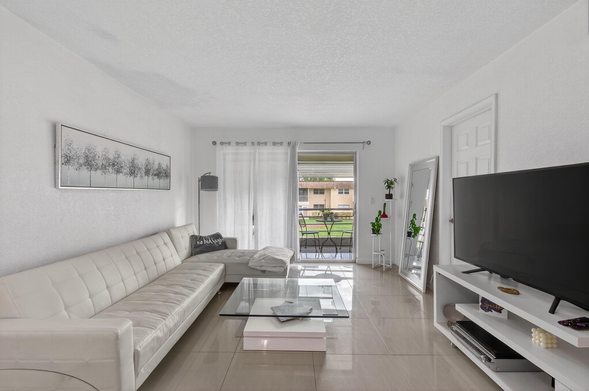 9915 Sandalfoot Boulevard 418