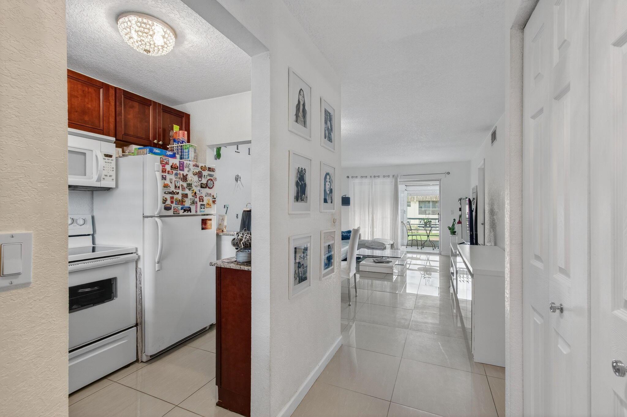 9915 Sandalfoot Boulevard 418