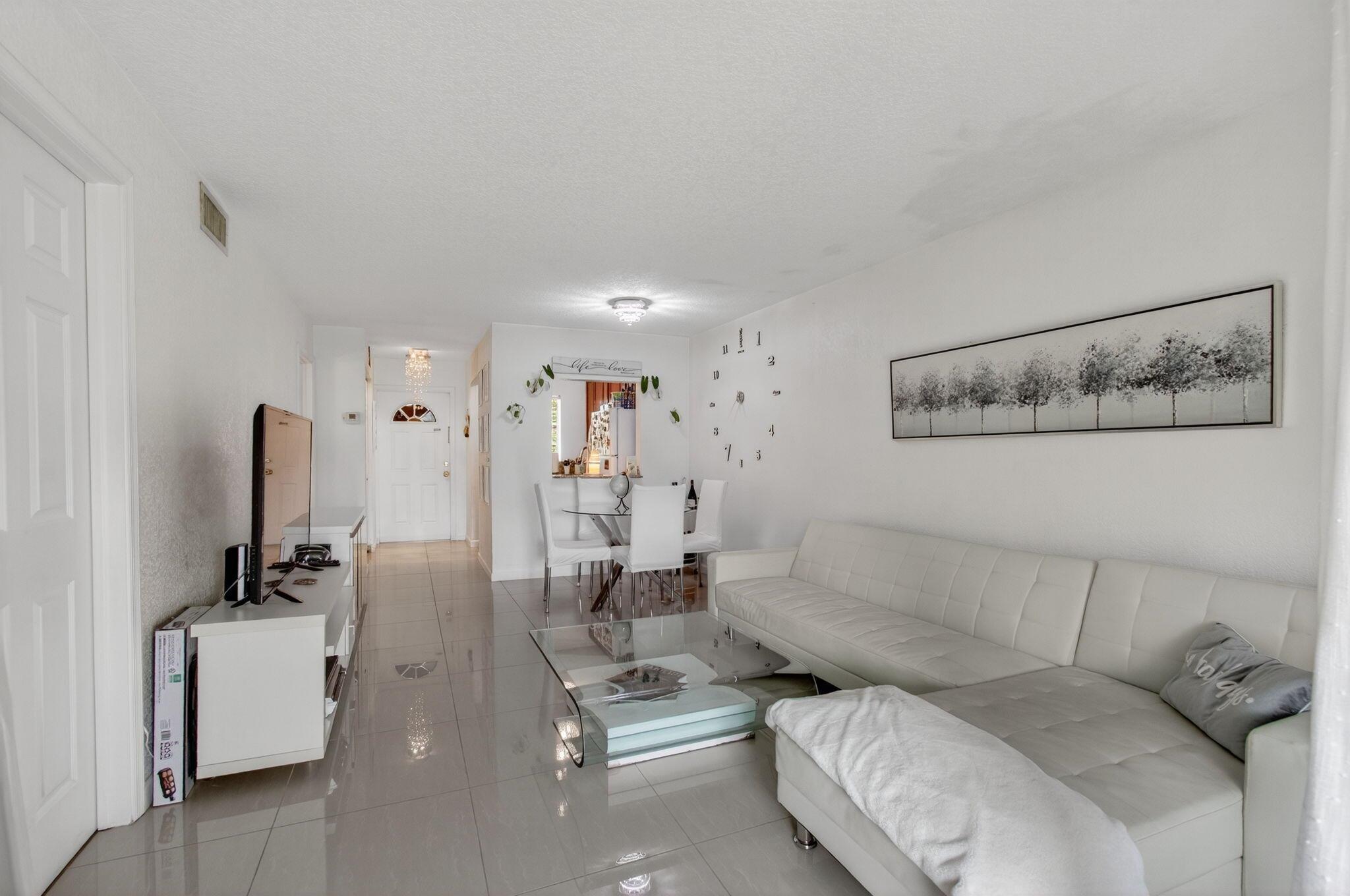 9915 Sandalfoot Boulevard 418