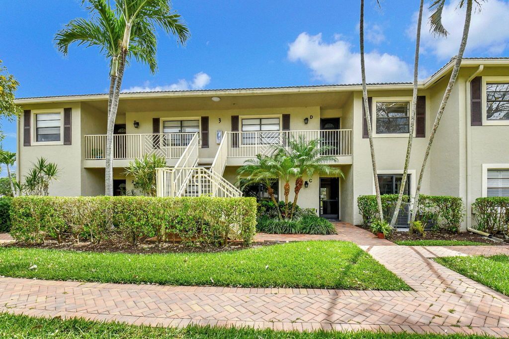 Photo of 3 Stratford Drive #D, Boynton Beach, FL 33436 (MLS # R10987045)