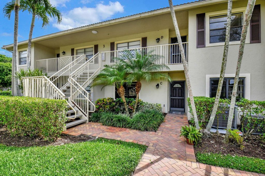 Photo of 3 Stratford Drive #D, Boynton Beach, FL 33436 (MLS # R10987045)