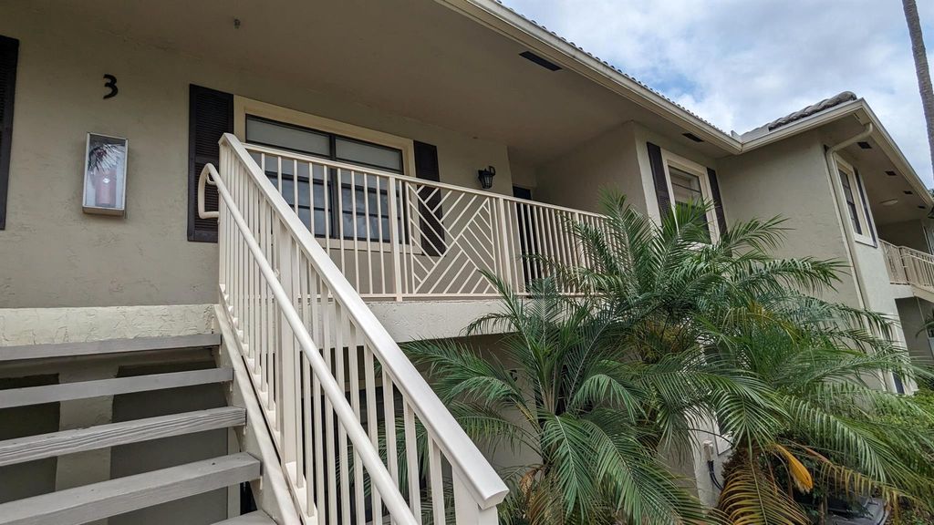 Photo of 3 Stratford Drive #D, Boynton Beach, FL 33436 (MLS # R10987045)