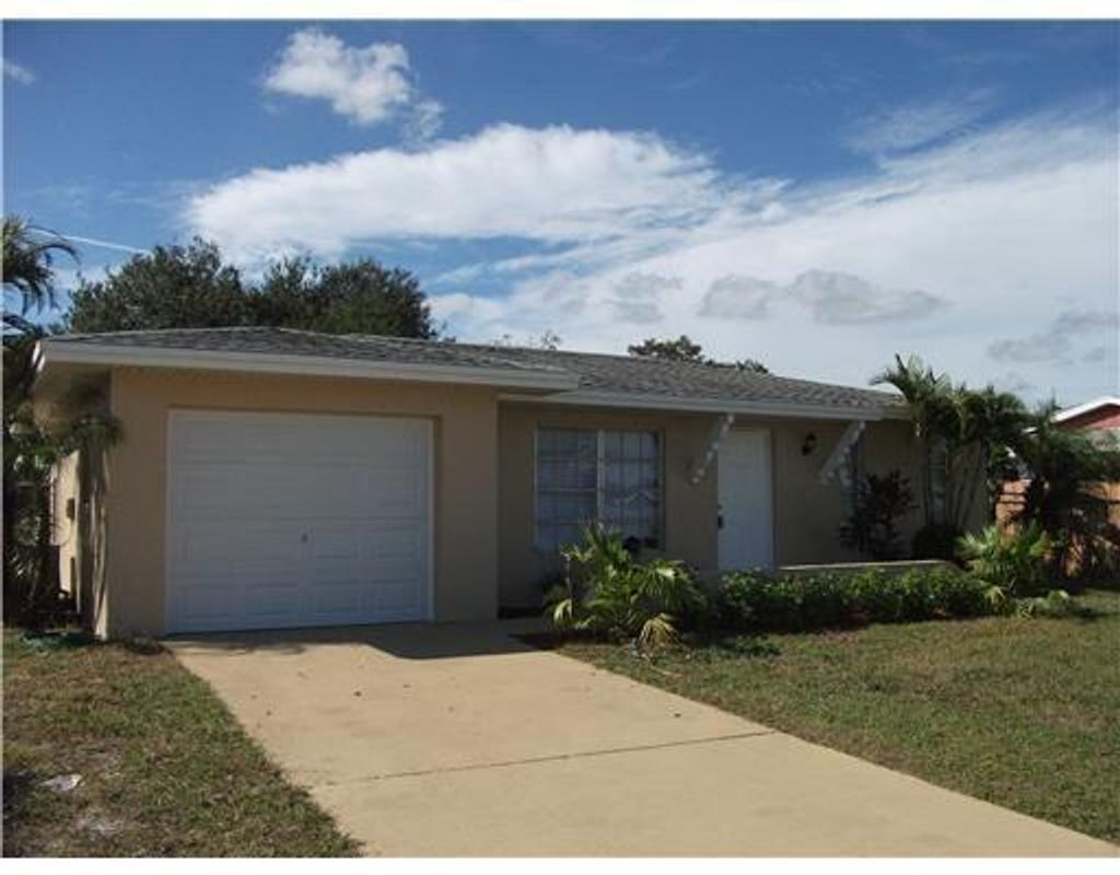 Photo of 276 NE Summer Road Rd, Port Saint Lucie, FL 34984 (MLS # R10811294)