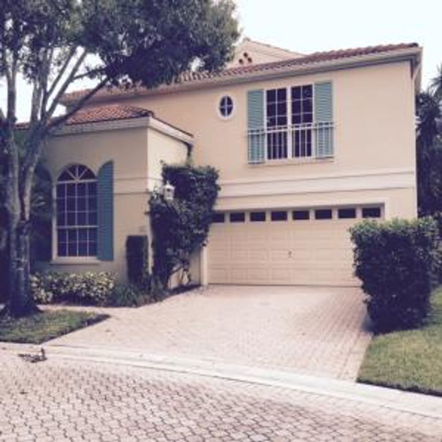 HIGHLY SOUGHT AFTER CASSANDRA MODEL WITH MASTER SUITE ON LOWER LEVEL. LOCATED ON THE 17TH HOLE OF PGA NATIONAL FAZIO COURSE. THIS HOME HAS FABULOUS GOLF VIEWS. LIVE IN VILA D' ESTE, THE TUSCAN INSPIRED, IMPECCABLY MAINTAINED NEIGHBORHOOD WITH PAVER STREETS, GAS LIGHTS, FOUNTAINS, SCULPTURES & A GORGEOUS POOL & SPA. LIGHT, BRIGHT, CLEAN, AND READY TO MOVE IN.