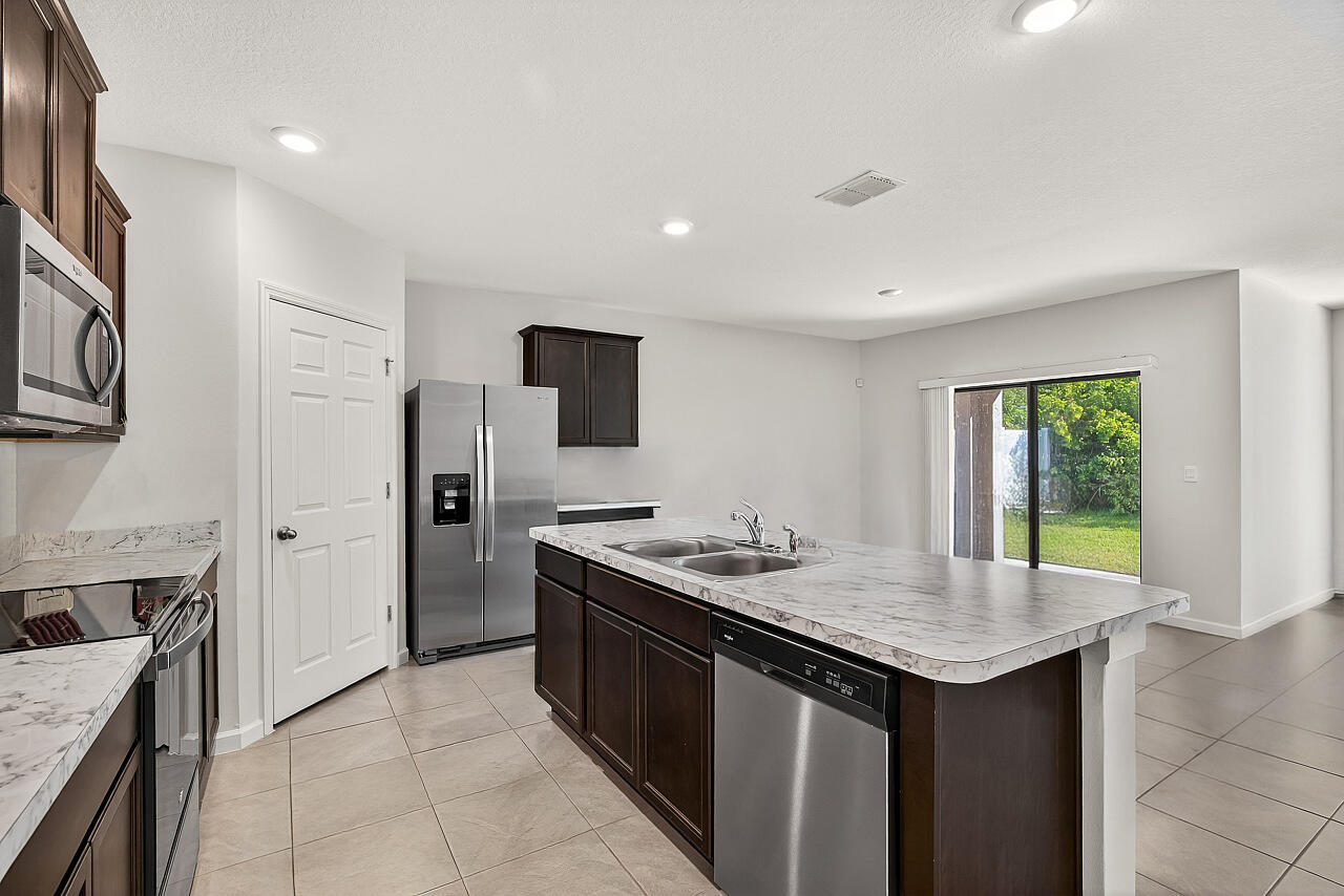 CELEBRATION POINTE - Residential