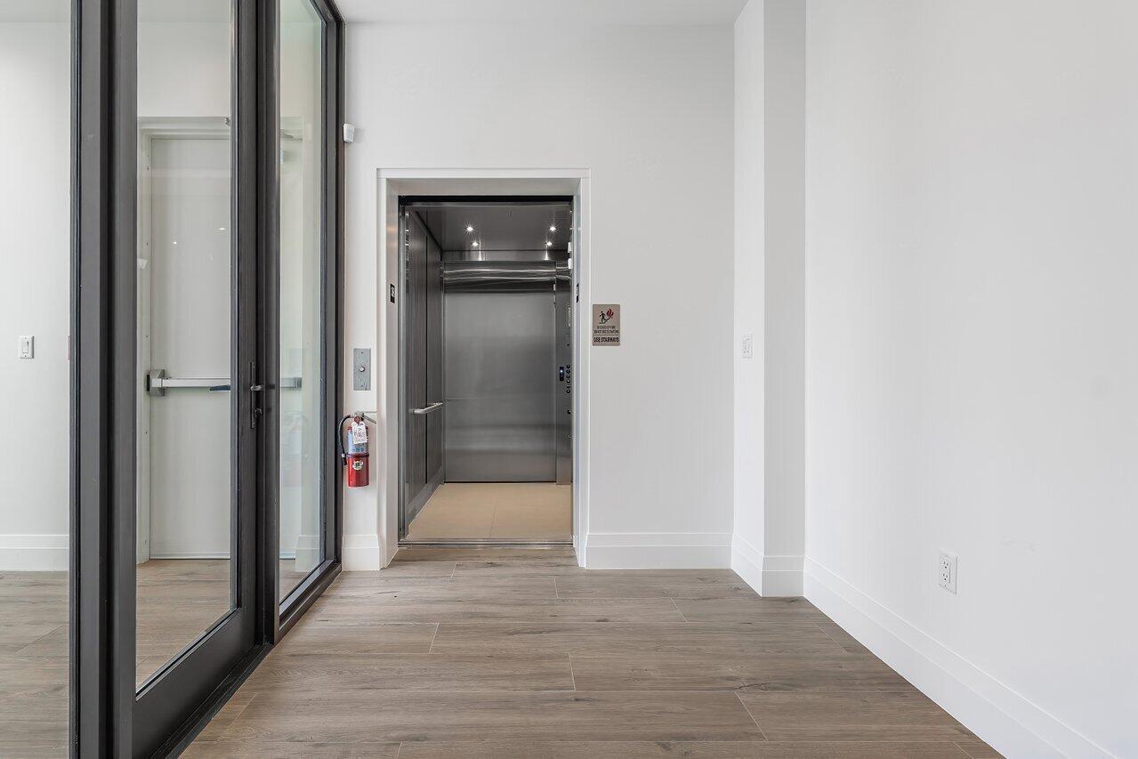 1177 MODERNE - Residential