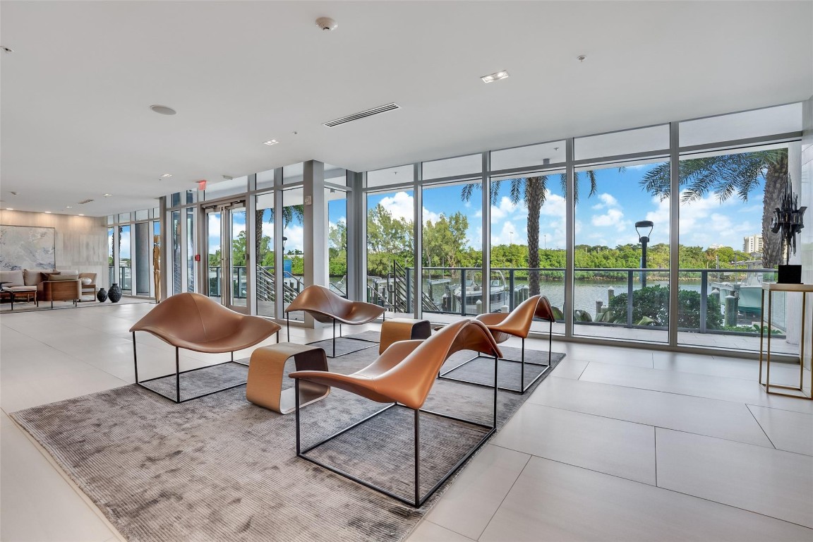 1180 N Federal Highway 1203