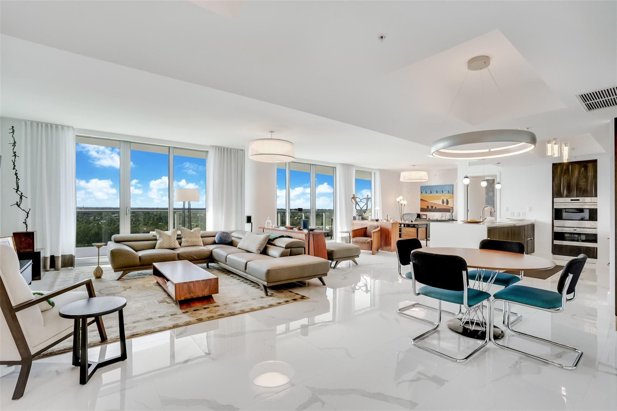 1180 N Federal Highway 1203