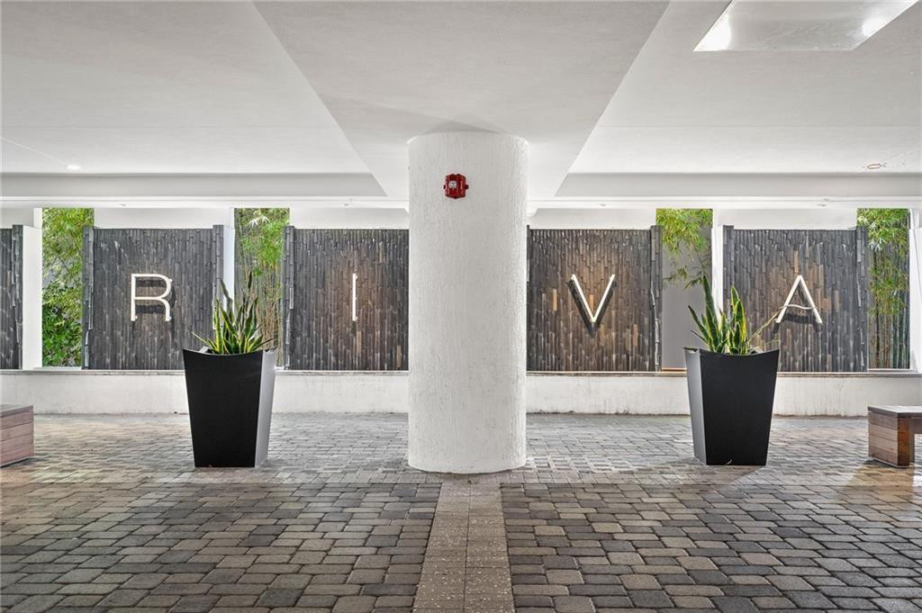 1180 N Federal Highway 1203