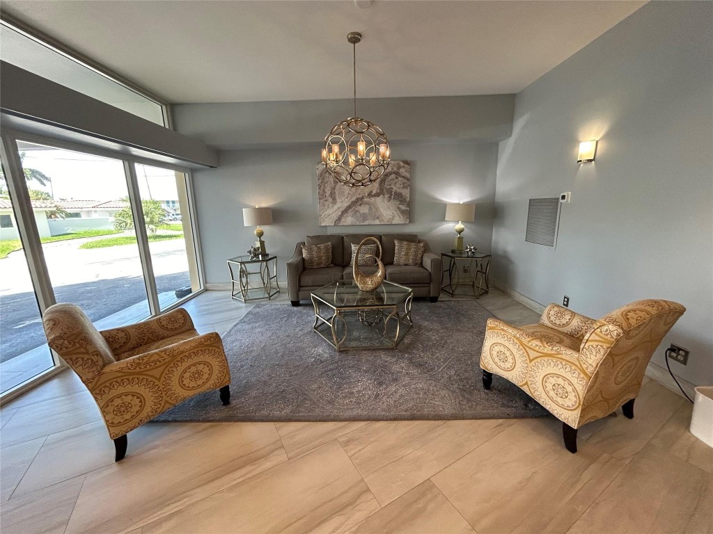 1200 Hibiscus Avenue 702