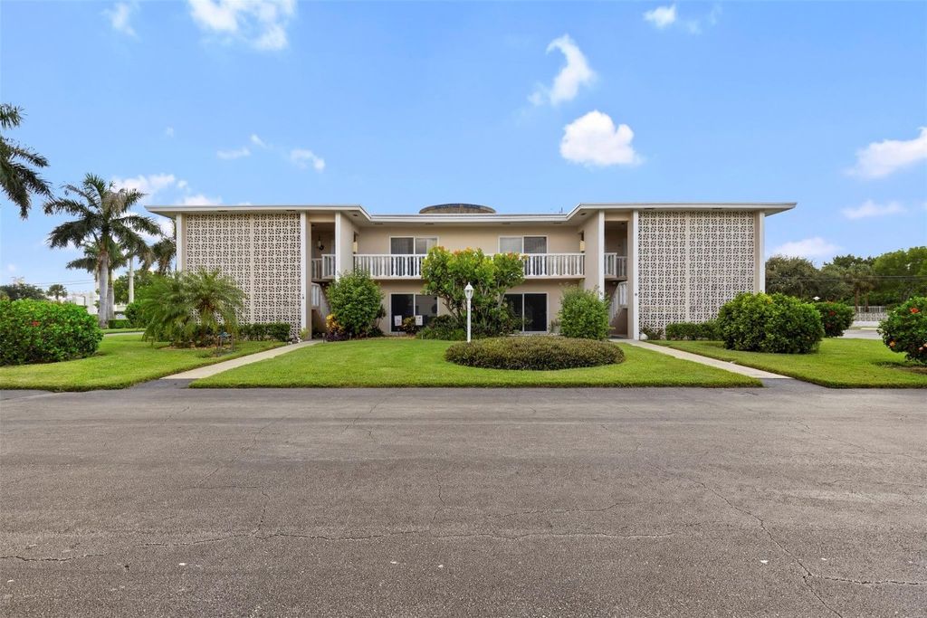 Photo of 90 South Boulevard #2C, Boynton Beach, FL 33435 (MLS # F10521125)