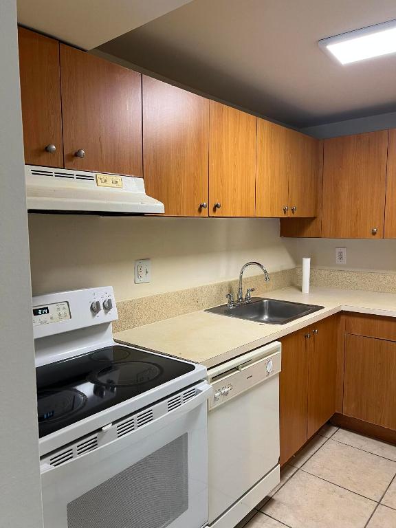 CLEAR LAKE PALMS CONDO - Residential Lease