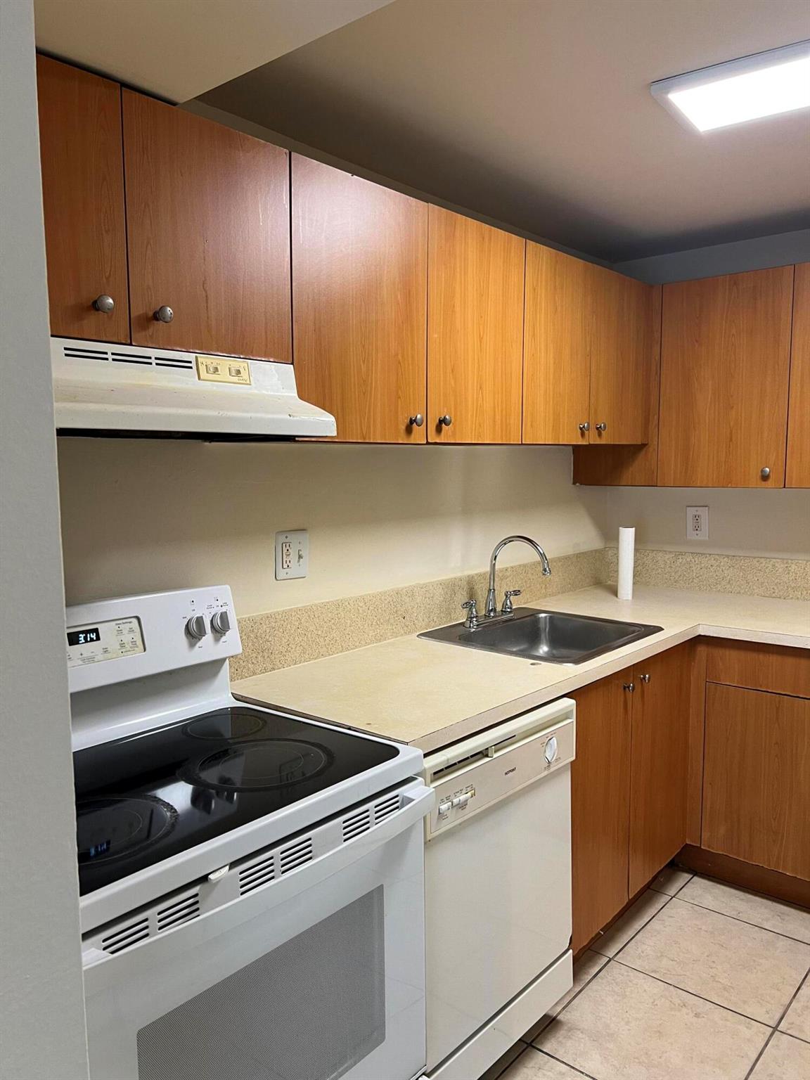 CLEAR LAKE PALMS CONDO - Residential Lease