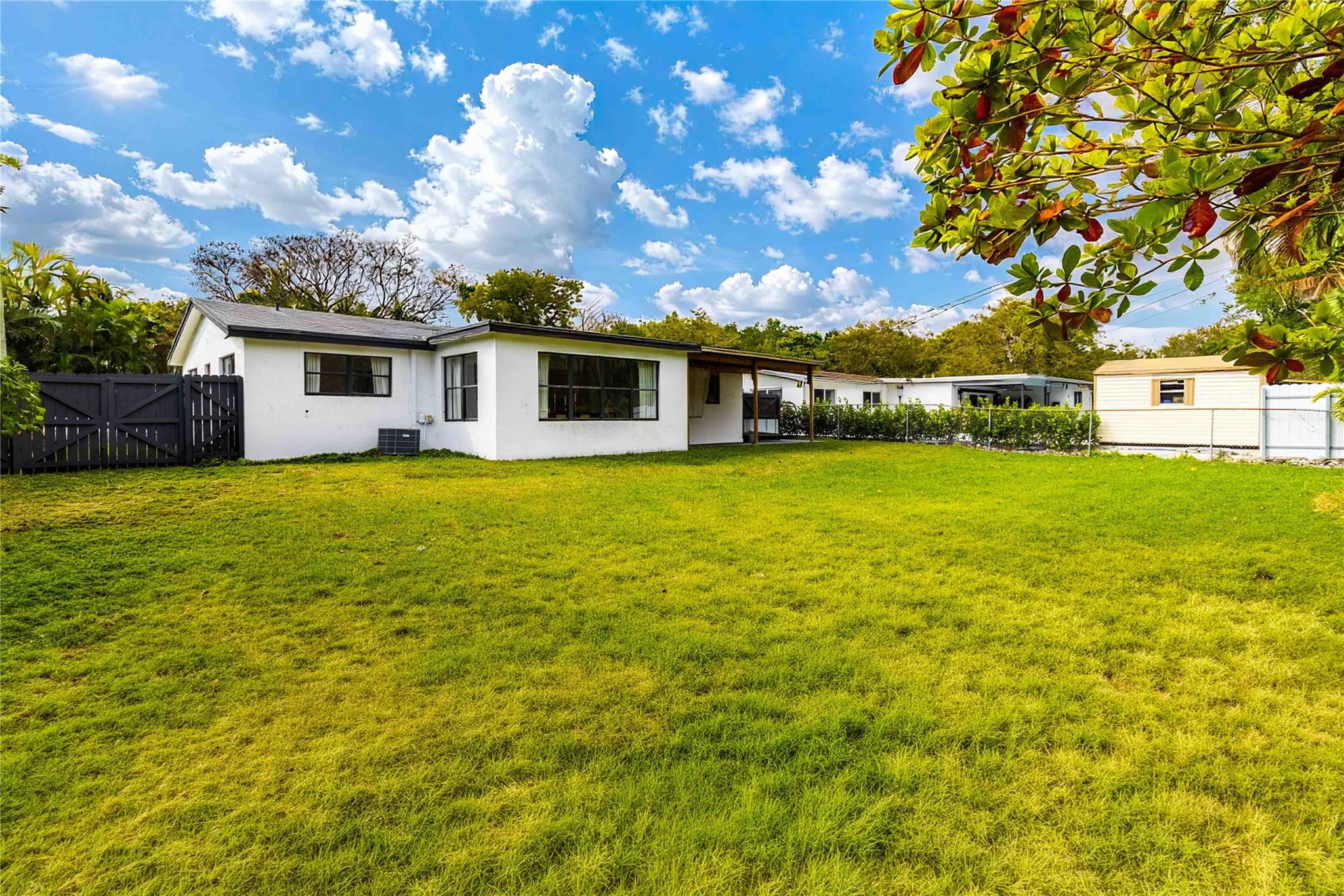 SUNSWEPT ISLE 1ST ADDN - Residential